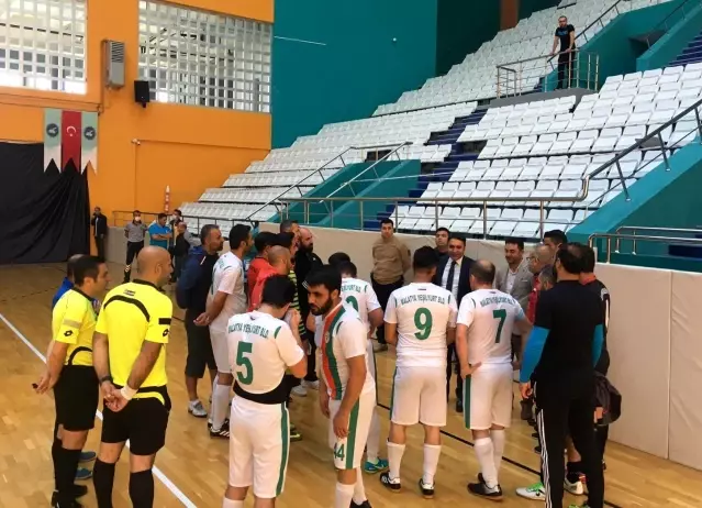 Genel Sekreter Çelikel, görme engelliler futsal müsabakasını izledi