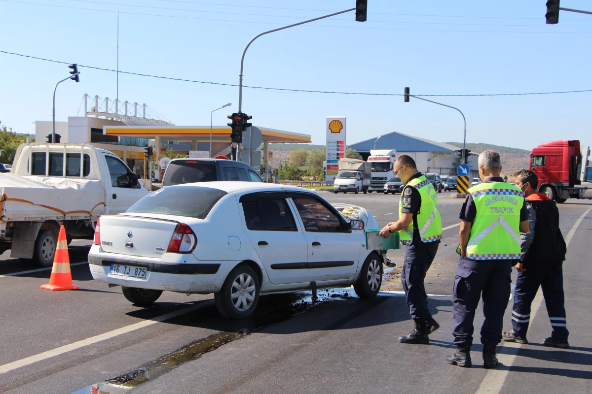 Gönen\'de trafik kazasında 2 kişi yaralandı