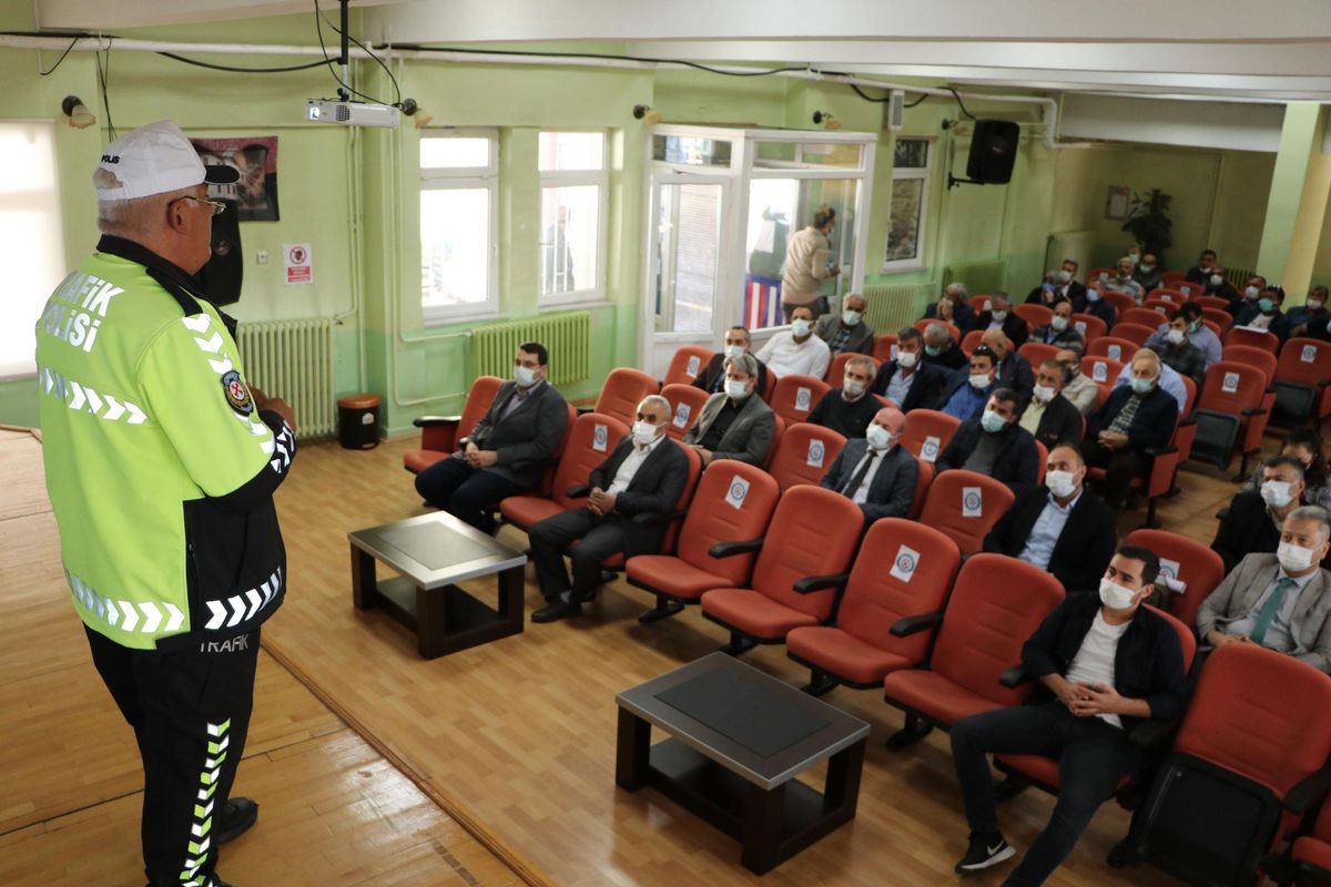 Havza\'da okul servis araç sürücüleri ve rehber personeline yönelik bilgilendirme eğitimi