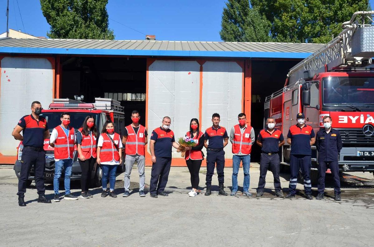 İtfaiyeye Genç Kızılay gönüllülerinden ziyaret
