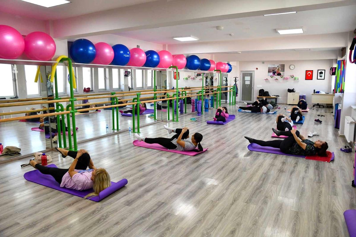 Kadınlar pilates ile daha zinde