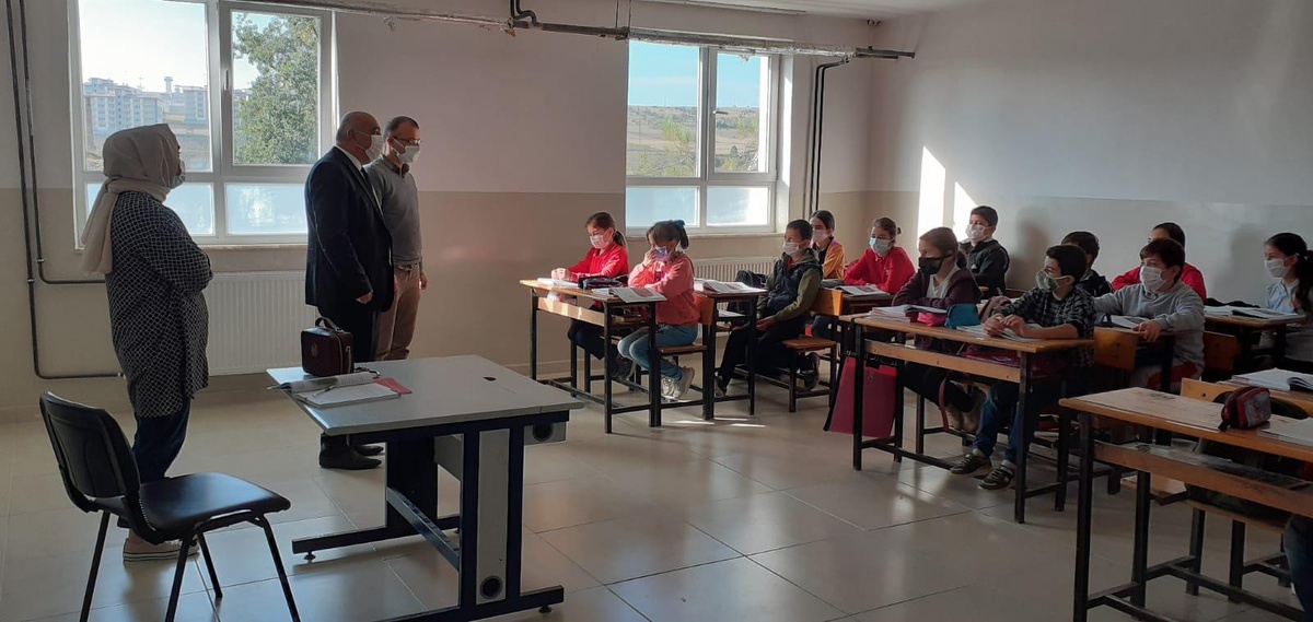 Kavak Milli Eğitim Müdürü Büyük, okullardaki deprem güçlendirme çalışmalarını denetledi