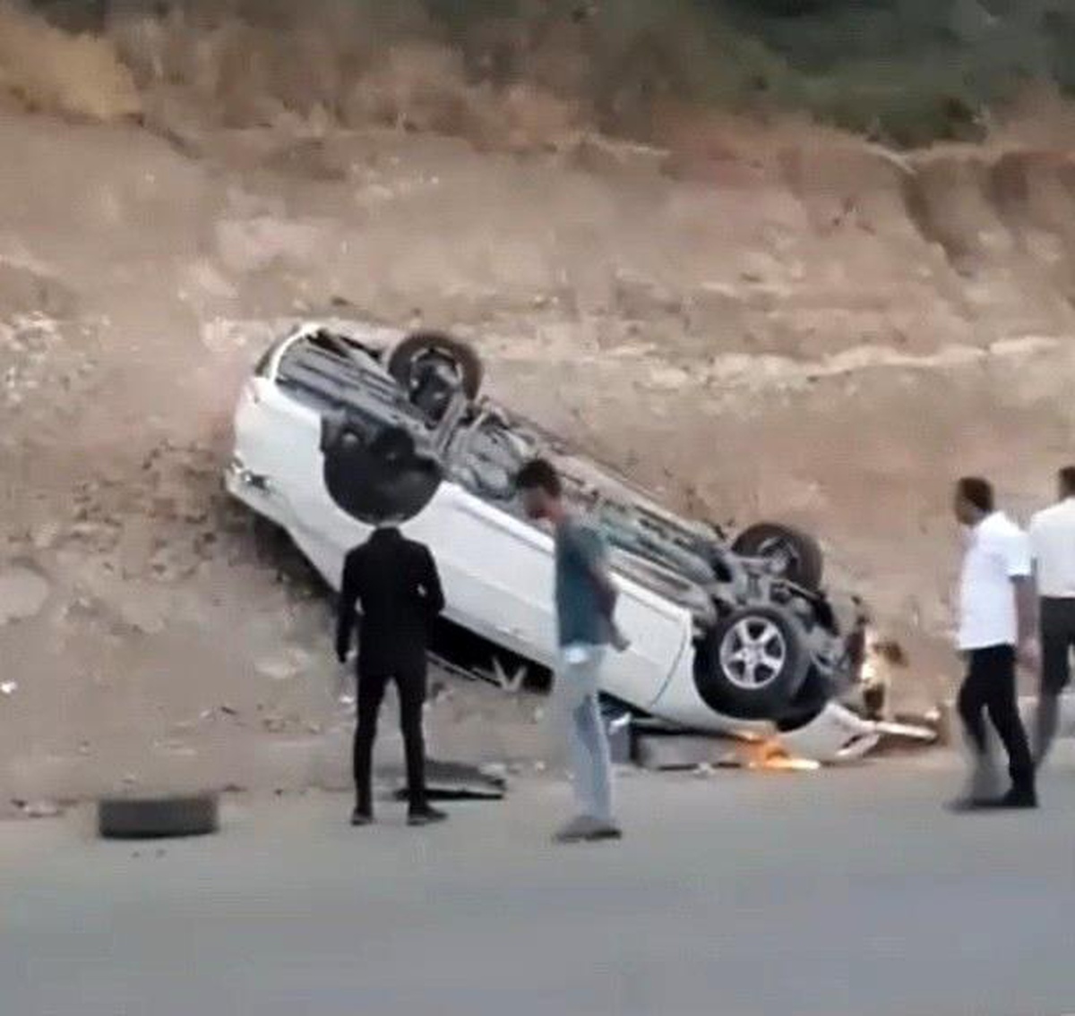 Kontrolden çıkan otomobil takla attı