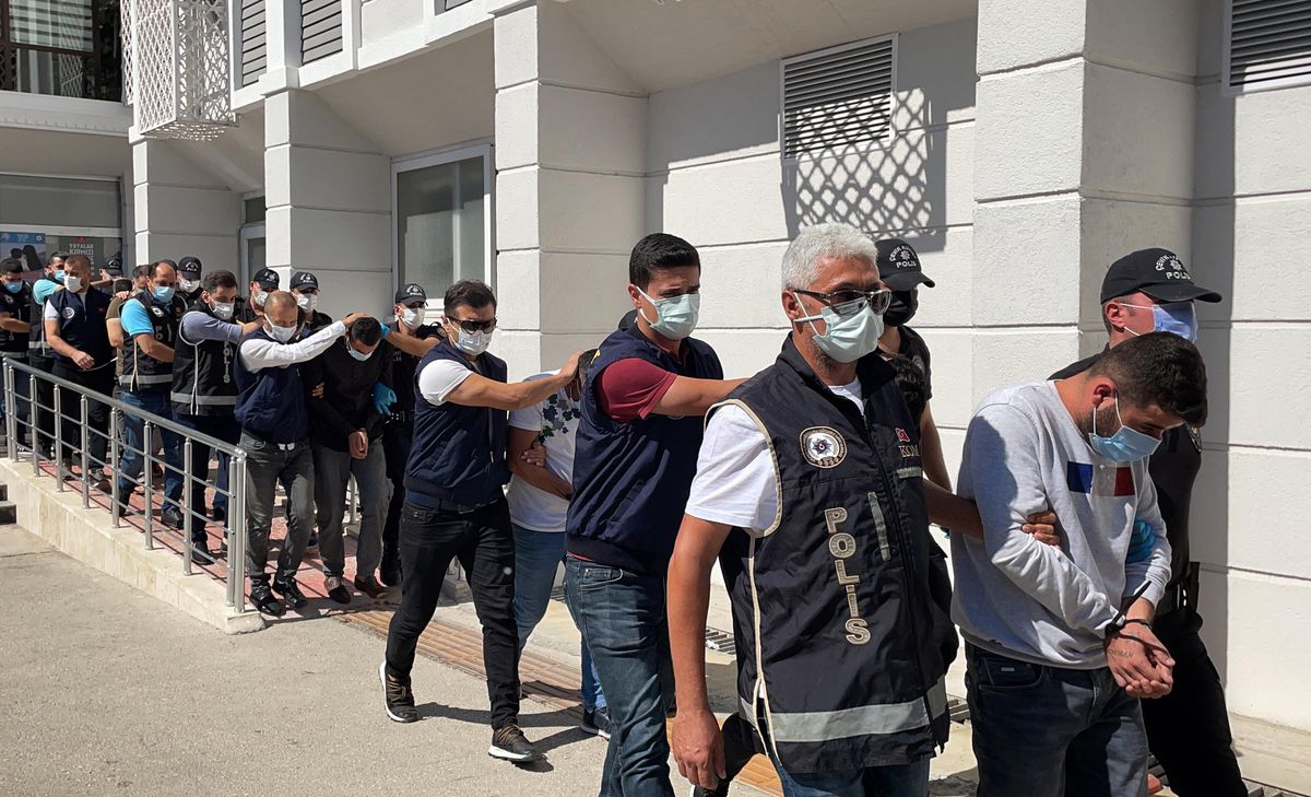 Son dakika haberi: Mersin\'deki tefecilik ve yağma operasyonunda 6 şüpheli tutuklandı