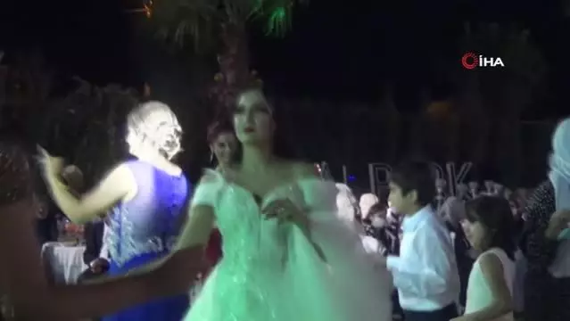 Nikah şekeri yerine mama dağıttılar Nikah şekeri yerine mama dağıttılar
