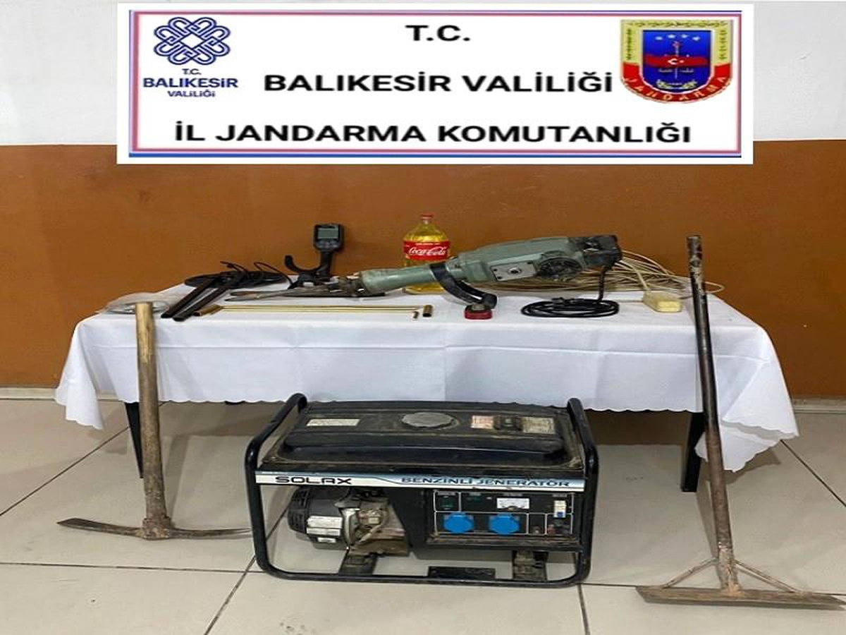 Susurluk\'ta kaçak kazı yapan 6 şahsa suçüstü