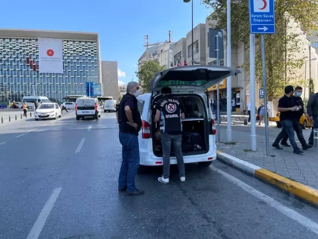 Taksim Meydanı'nda taksilere denetim...Emniyet kemeri takmayan bir sürücü kesilen cezaya isyan etti