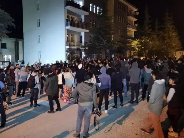 Tunceli'de yurt krizi büyüdü! Geçici olarak kalan 4 öğrenci çıkarılınca, ortalık birbirine girdi Tunceli'de yurt krizi büyüdü! Geçici olarak kalan 4 öğrenci çıkarılınca, ortalık birbirine girdi