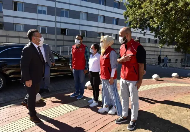 Vali Hüseyin Aksoy, KYK yurdunda incelemelerde bulundu