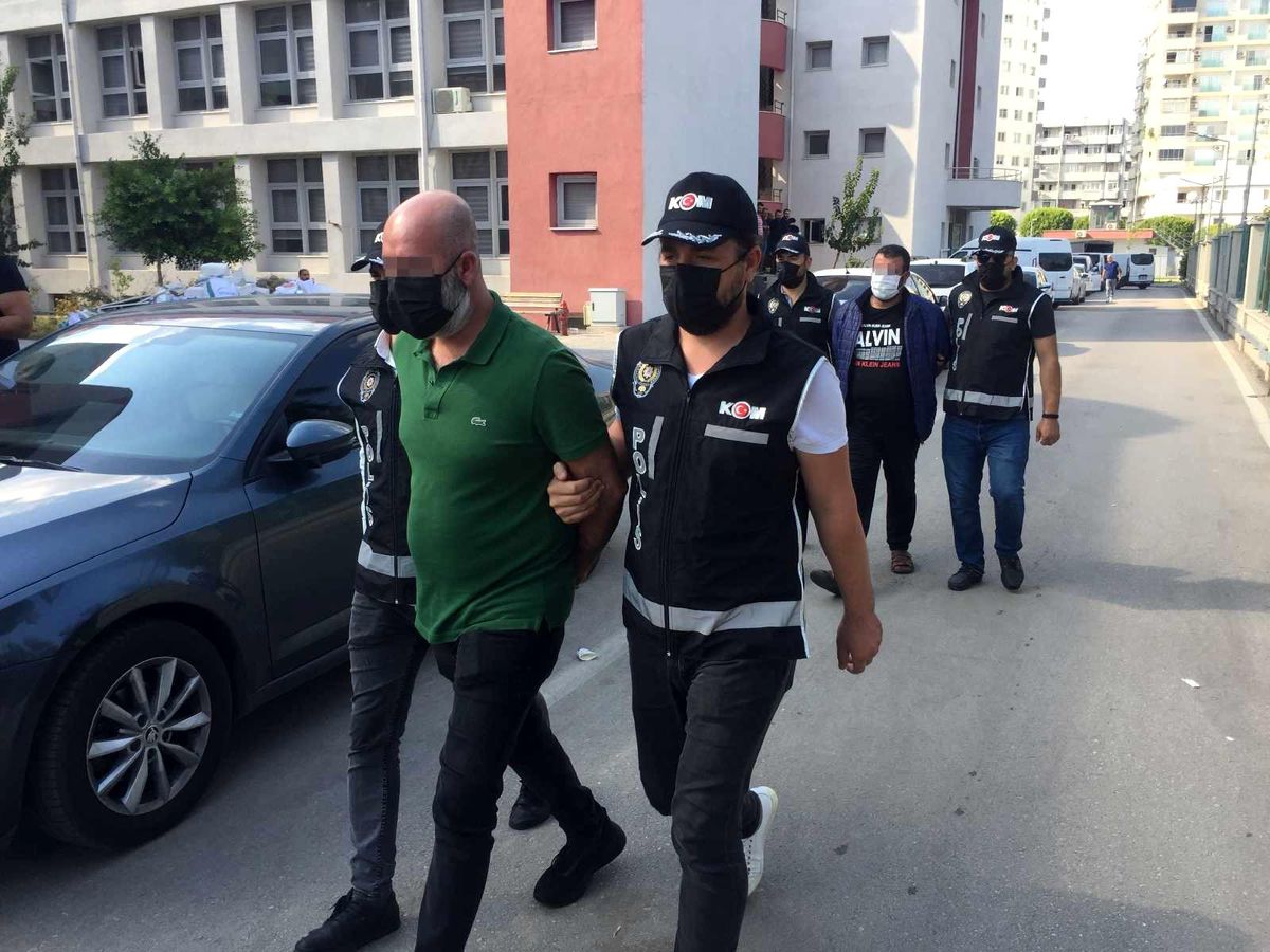 Adana\'da 263 milyon kaçak makaron üreten 2 zanlı adliyeye sevk edildi