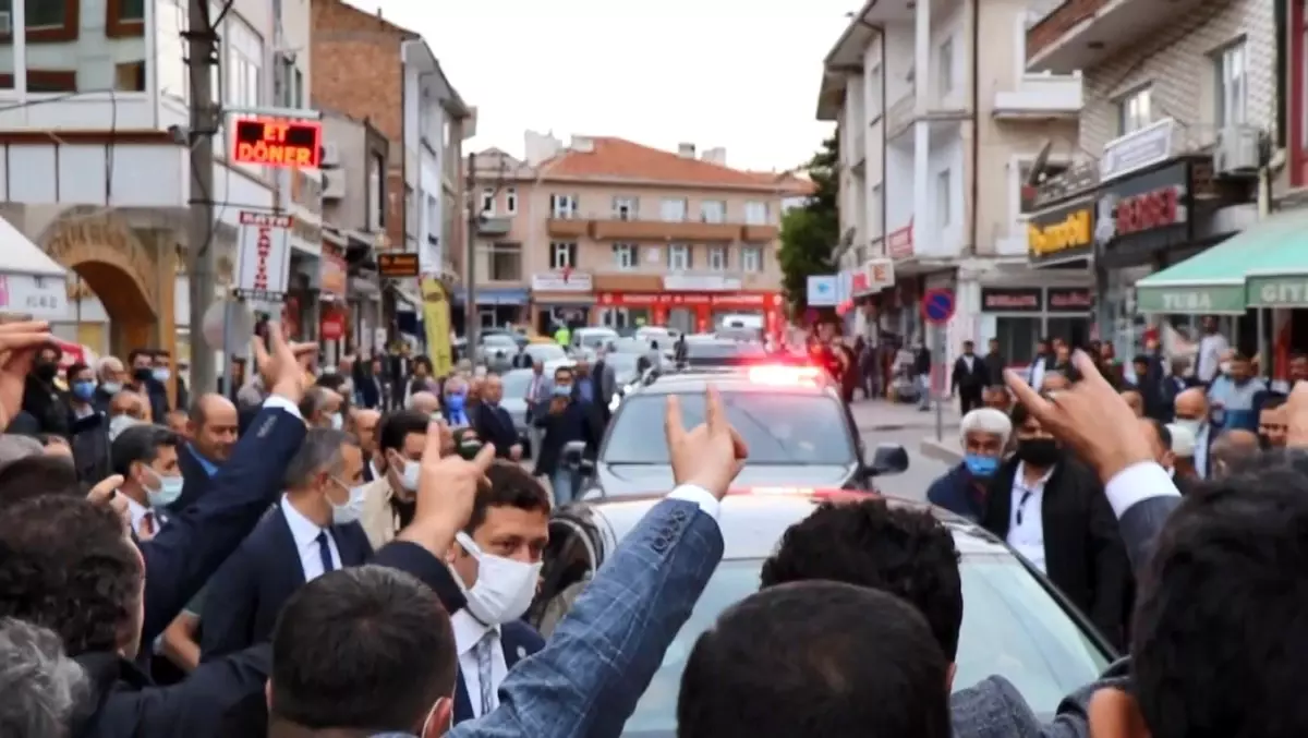 Akşener\'in taraftarlarına \'bozkurt işareti\' tepkisi