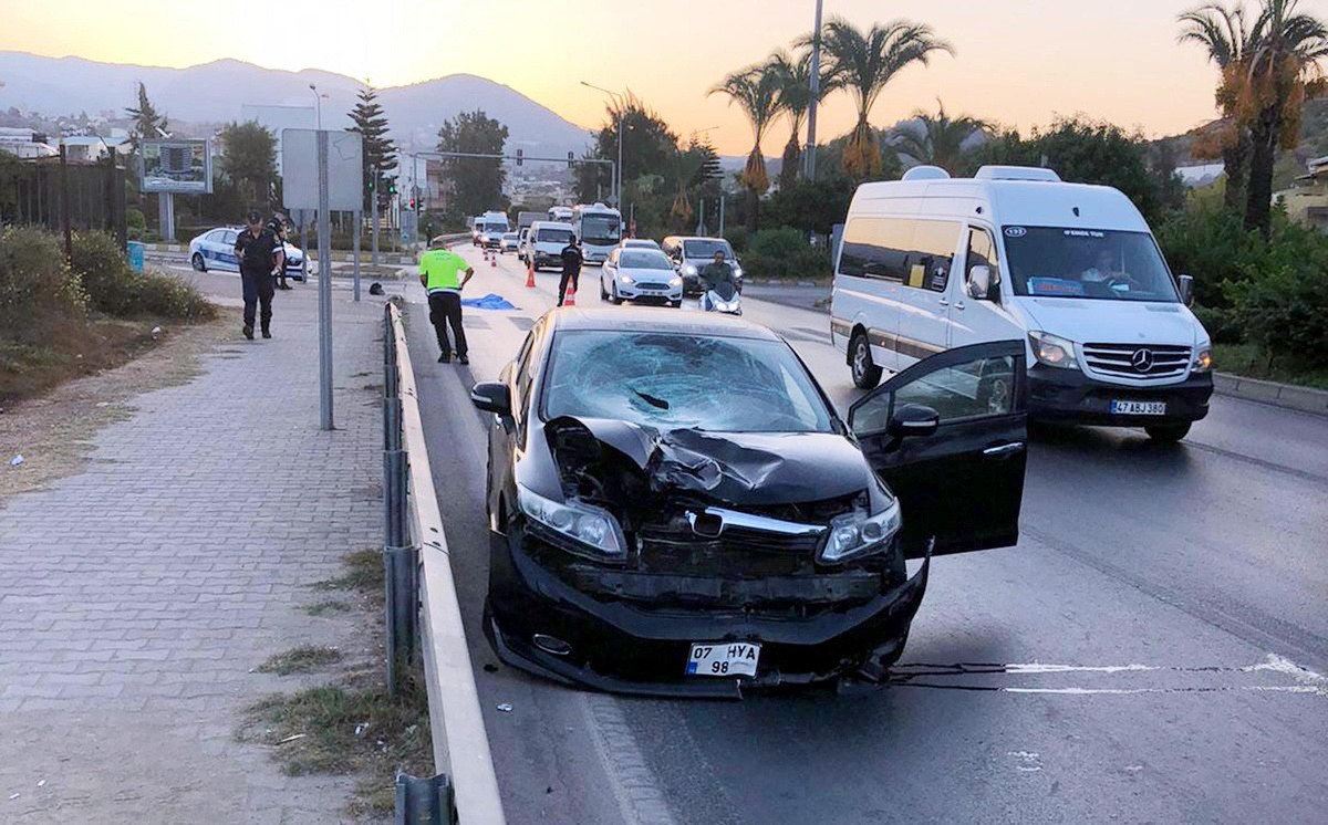 Son dakika haberleri... Antalya\'da otomobilin çarptığı yaya öldü