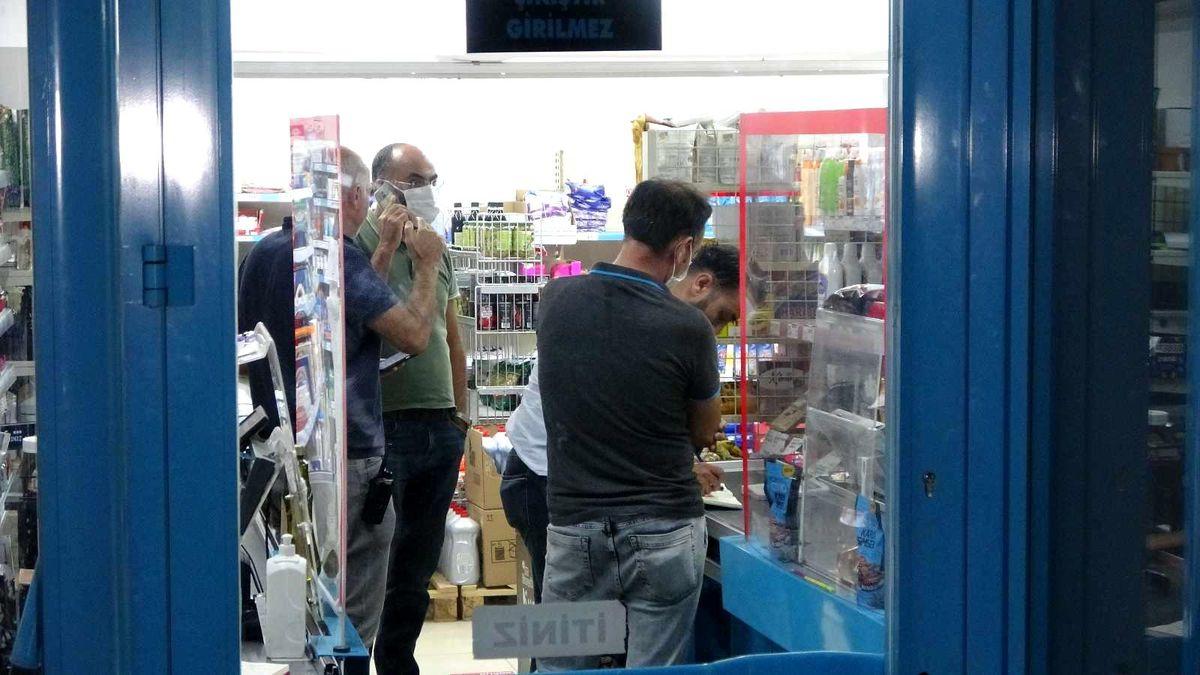 Son dakika haberi... Antalya\'da zincir market şubesinde maskeli silahlı soygun