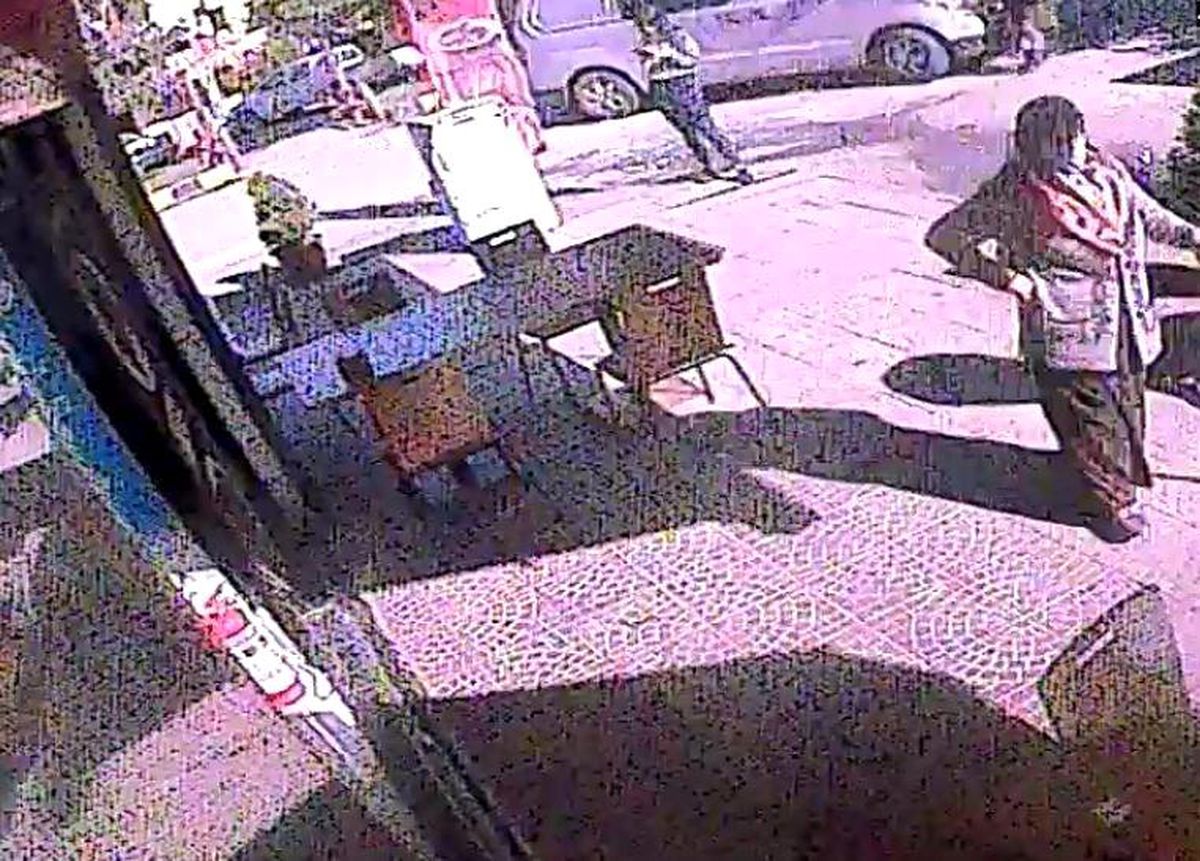 Aracın yaşlı kadına çarpma anı kamerada