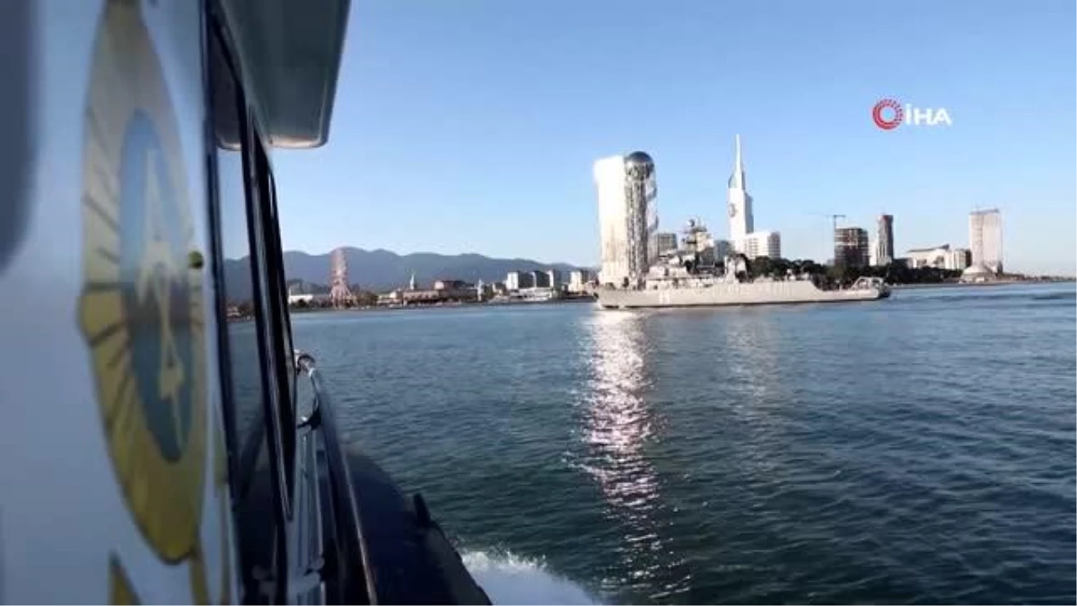 Aralarında Türkiye\'nin de bulunduğu NATO savaş gemileri Batum\'a demir attı