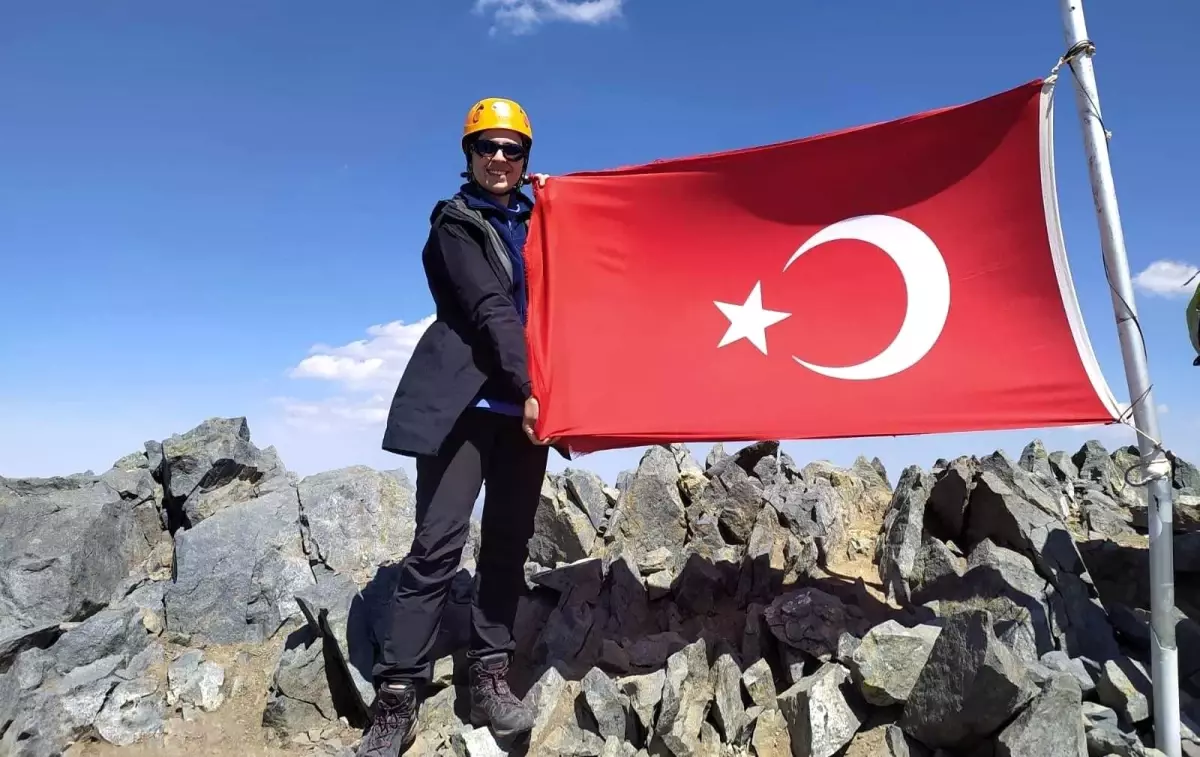 Büşra öğretmen Kaçkar\'da zirve yaptı, hedefi Ağrı Dağı