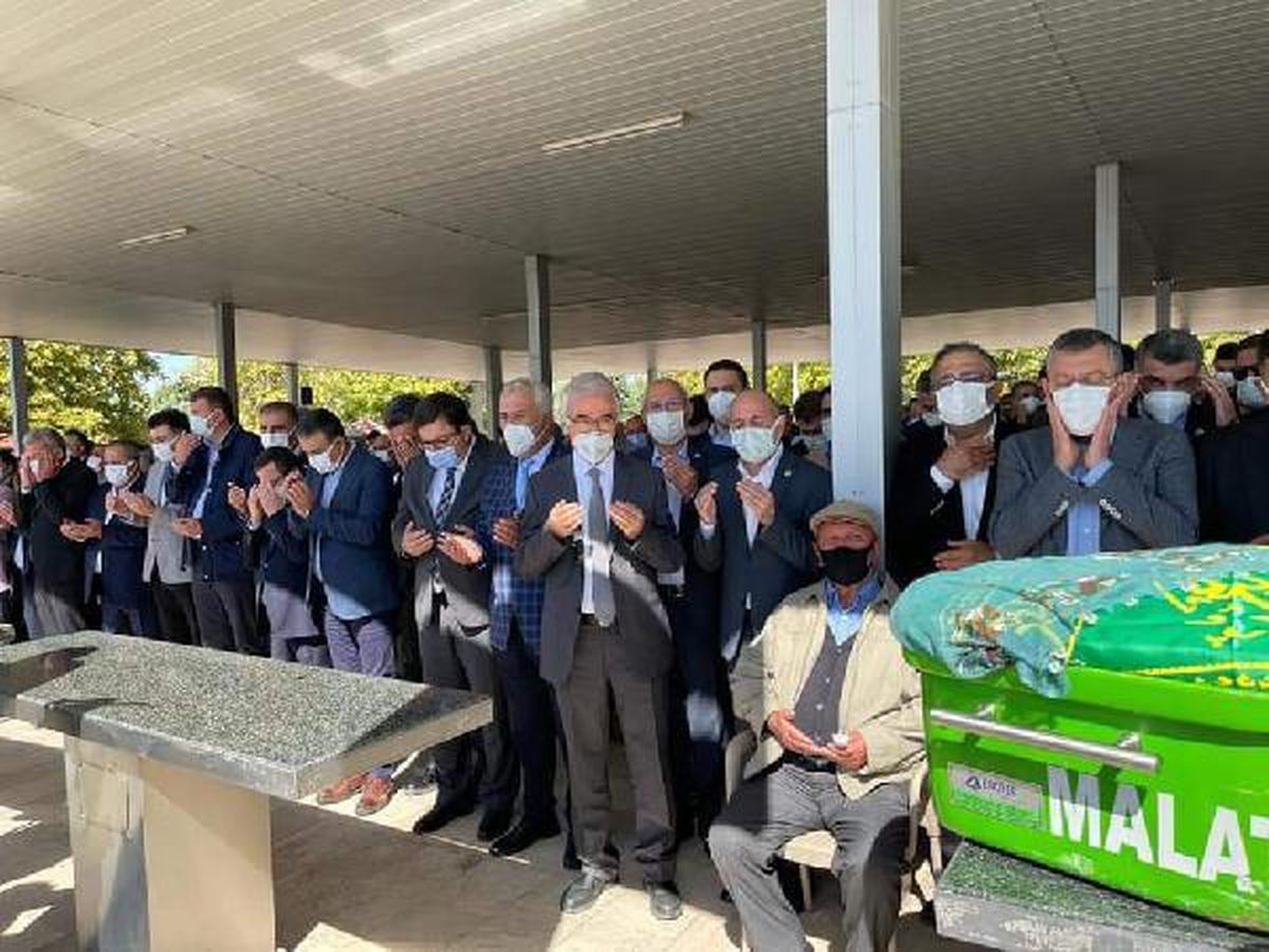 Son dakika haberi! CHP'li Ağbaba'nın annesinin cenazesi toprağa verildi