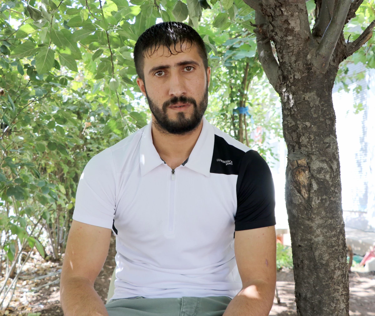 Diyarbakır\'da hıçkırık nöbeti geçiren genç tedavi olmak istiyor