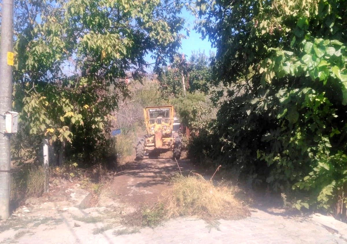 Erdek\'te zeytin bahçesi yolları onarıldı