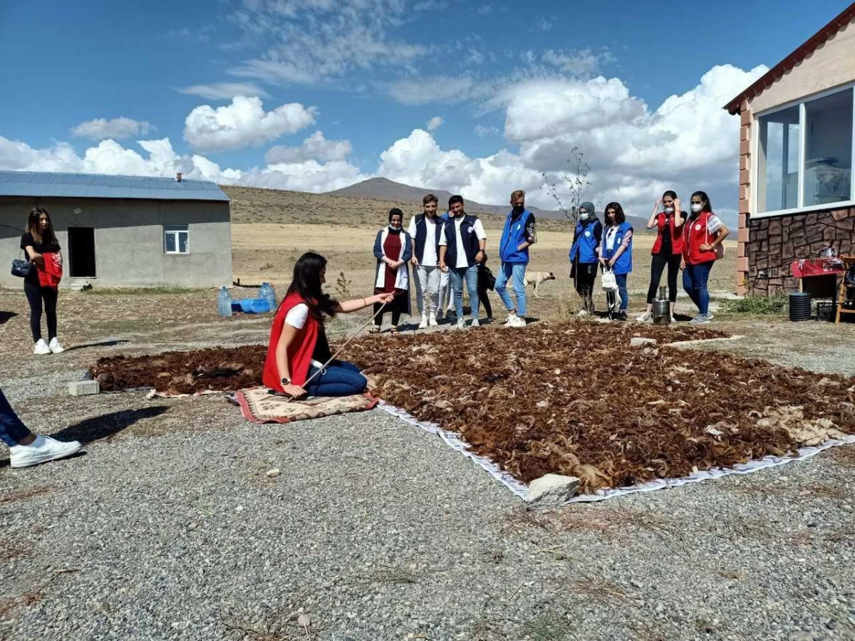 Erzurum\'da gençler kırsaldaki yaşamı tanımak için bir günü köyde geçirdi