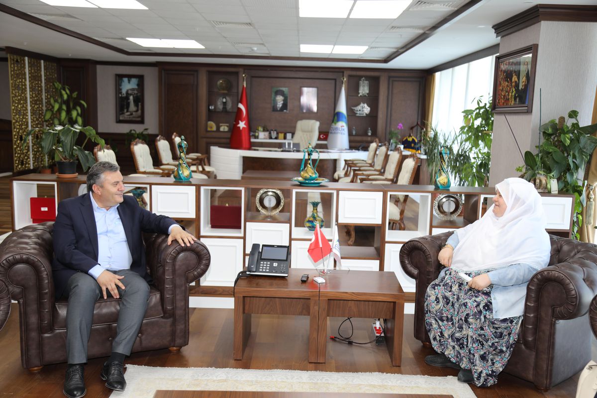 Eskişehir\'in Mihalgazi Belediye Başkanı Akgül, Çubuk\'ta turşu işletmelerini gezdi