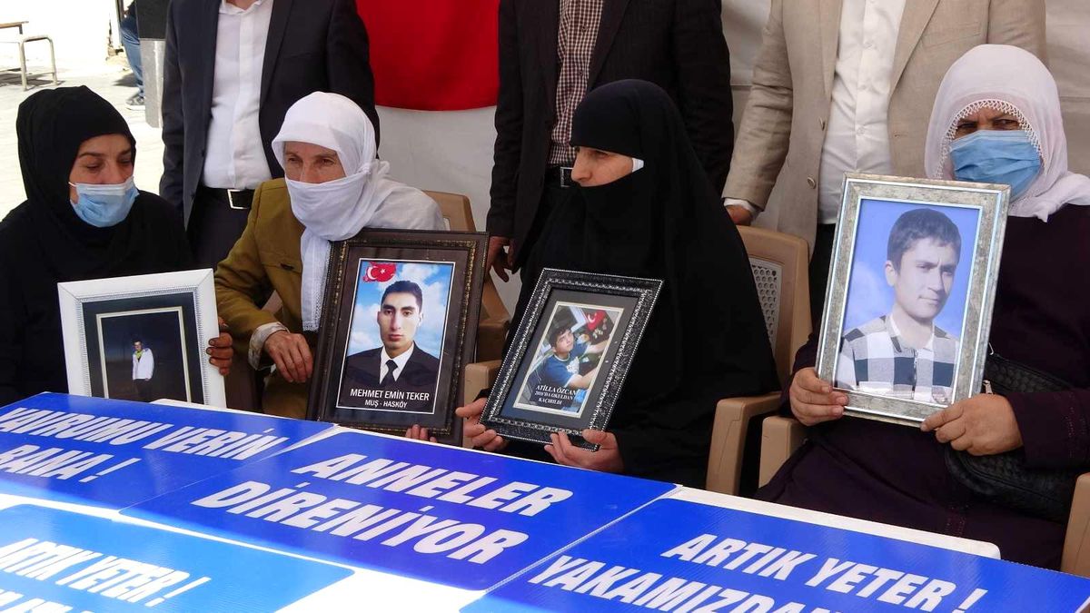 Evlat nöbetindeki anne: "Selahattin Demirtaş inşallah hapisten çıkmaz"