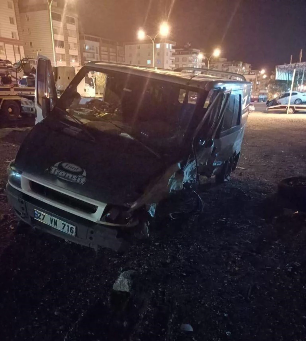 Son dakika! Gaziantep\'te minibüsle otomobilin çarpıştığı kazada 4 kişi yaralandı