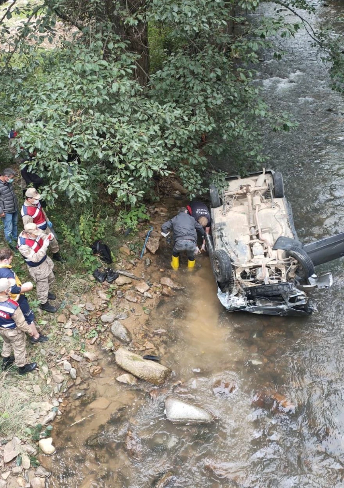 Giresun\'da dereye devrilen otomobildeki çift hayatını kaybetti