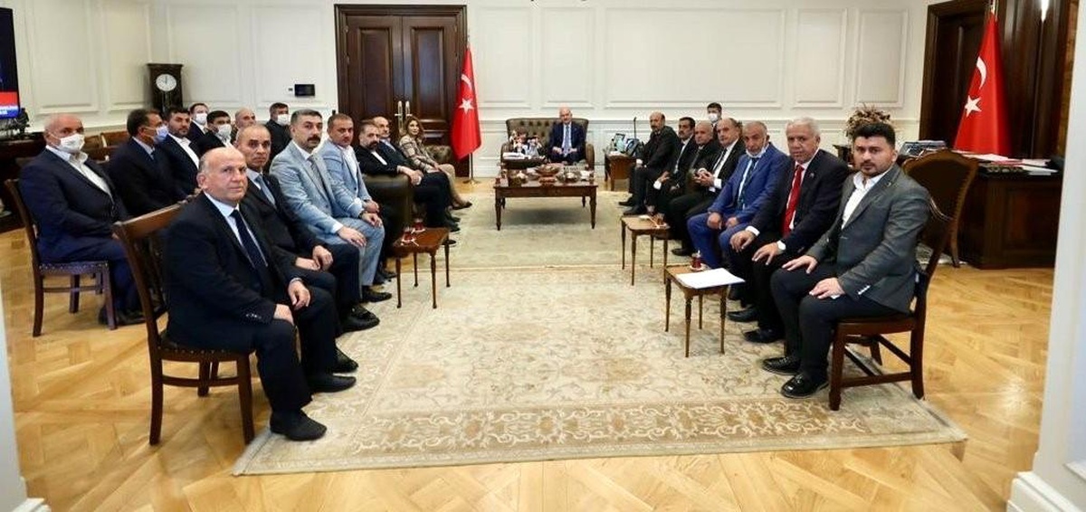 İçişleri Bakanı Soylu, Elazığ muhtarlarıyla bir araya geldi