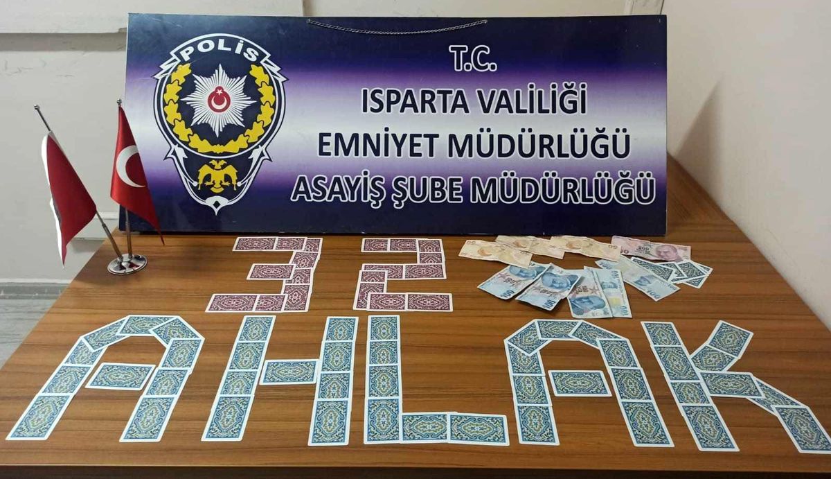 Isparta\'da kumar oynayan 4 kişiye 5 bin 344 lira para cezası