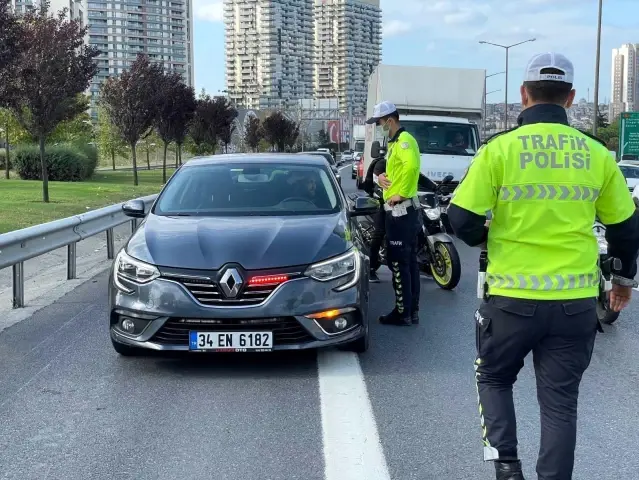 İstanbul'da çakarlı araç denetimi