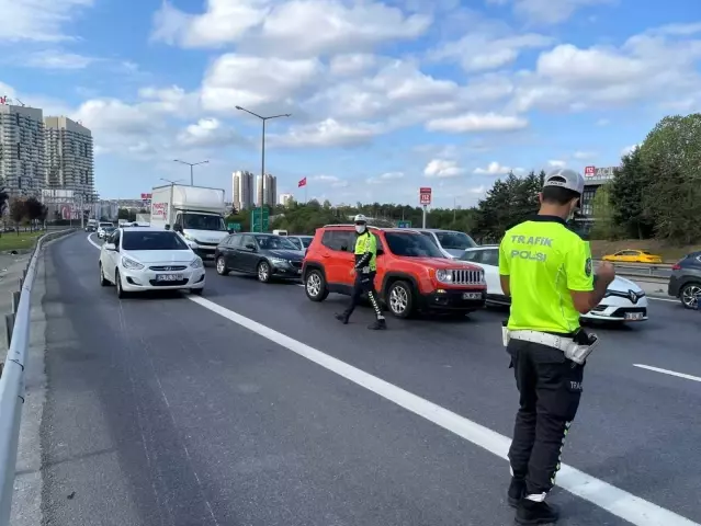 İstanbul'da çakarlı araç denetimi