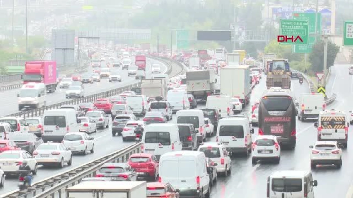 İstanbul\'da iş çıkış saatlerinde trafik yoğunluğu yüzde 70