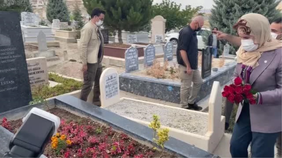 İYİ Parti Genel Başkanı Akşener, Neşet Ertaş\'ın mezarını ziyaret ederek dua okudu