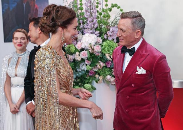James Bond filminin galasında Kate Middleton kıyafeti ile damga vurdu - Son  Dakika Magazin
