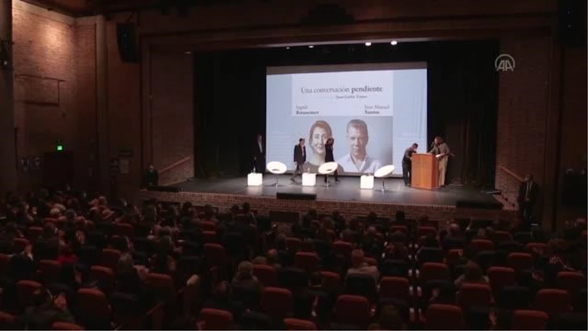Juan Manuel Santos ve Ingrid Betancourt, Bogota\'da düzenlenen söyleşiye katıldı