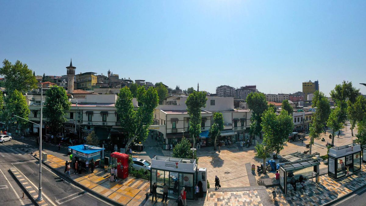 Kahramanmaraş Büyükşehir Belediye Başkanı Güngör, Tarihi Kapalı Çarşı\'daki çalışmaları inceledi