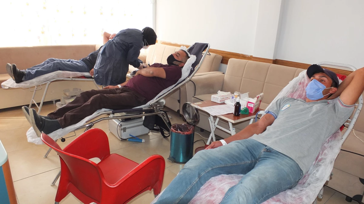 Keban\'da Türk Kızılay için kan bağışı