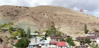 Köyü tehdit eden kayalardan çelik set koruyor