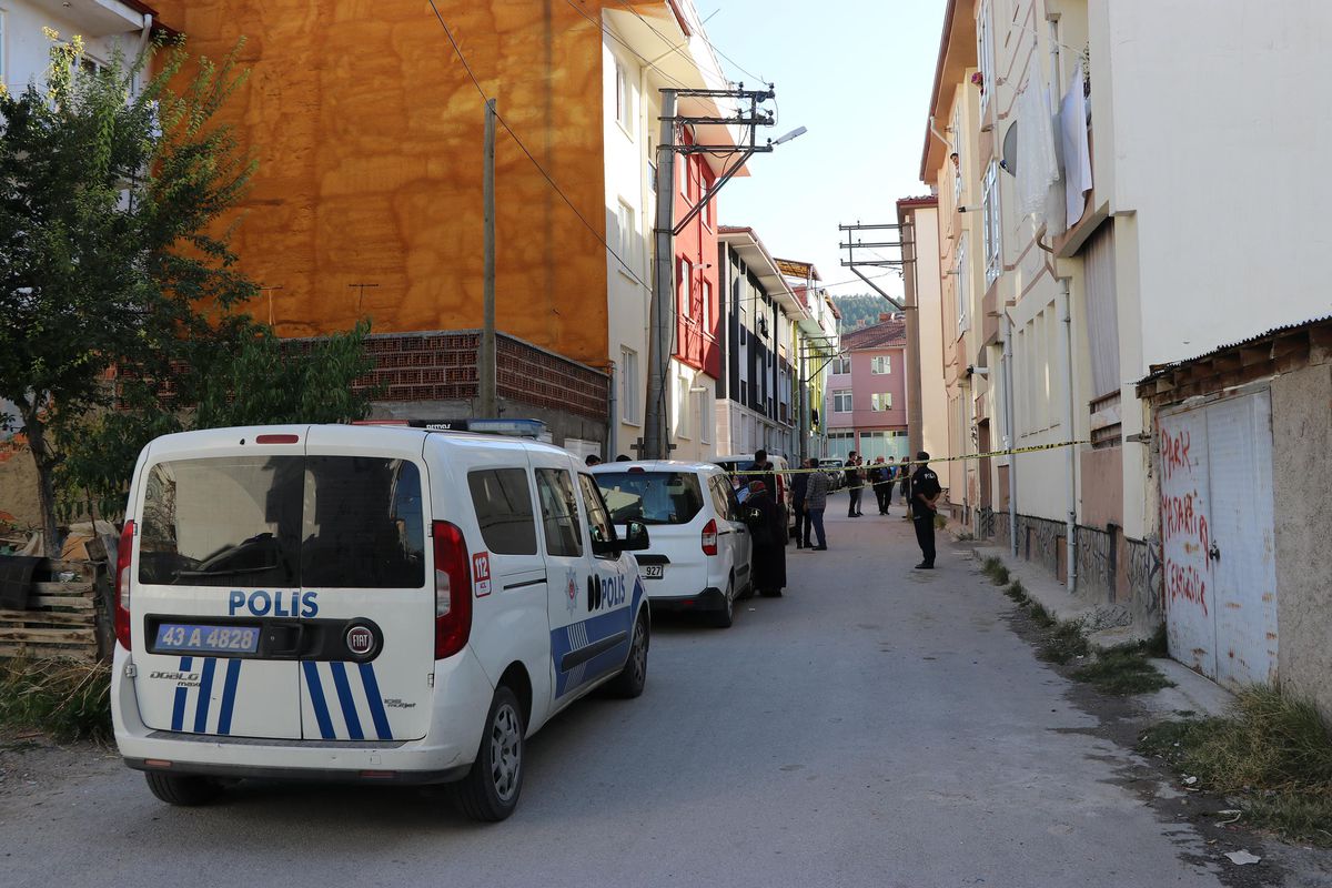 Kütahya\'da 3. kattaki pencereden düşen hamile kadının eşi tutuklandı