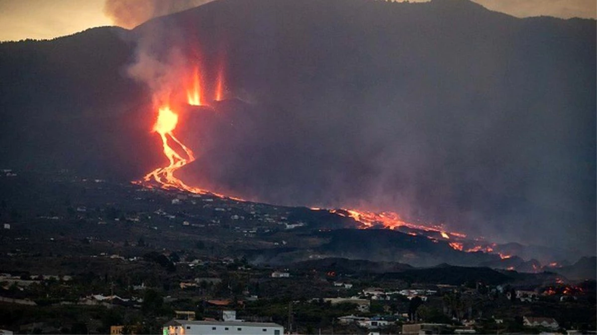 La Palma\'da yanardağ patlaması sonrası ayakta kalan \'mucize ev\' lav akıntısına yenildi