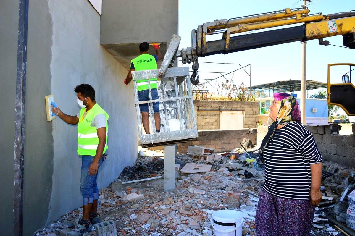 Manavgat\'ta hafif hasarlı 398 binadan 160\'ı onarıldı