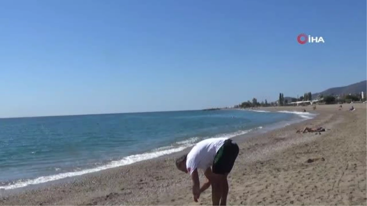 Mersin\'den Kıbrıs\'a tek başına yüzüyor