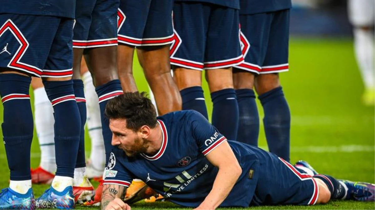 Messi\'ye acımasız fauller yapan Ferdinand isyan etti: Aynı takımda olsak onu yere yatırmazdım