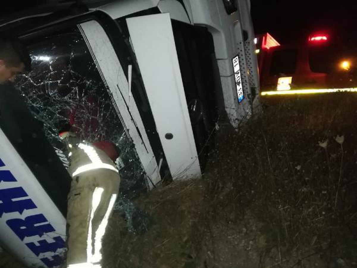 Mobilya yüklü TIR şarampole yuvarlandı: 1 yaralı