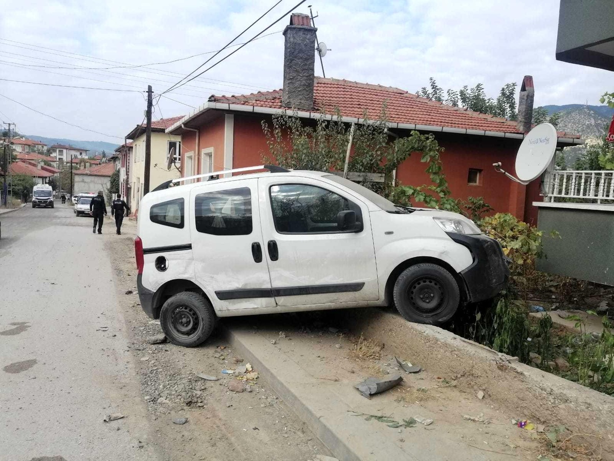 Otomobilin çarptığı yaya ambulans helikopterle Ankara\'ya sevk edildi