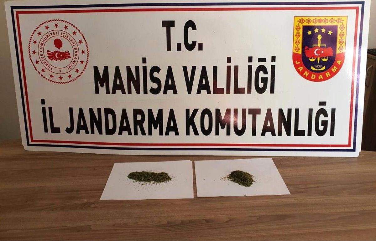 Piknik alanında uyuşturucu kullanan 2 kişi suçüstü yakalandı