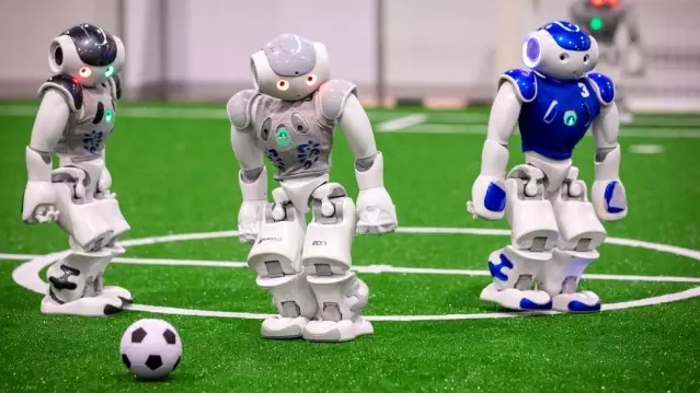 Robot futbol takımı 2050 Dünya Kupası şampiyonunu yenebilir mi? Robot futbol takımı 2050 Dünya Kupası şampiyonunu yenebilir mi?