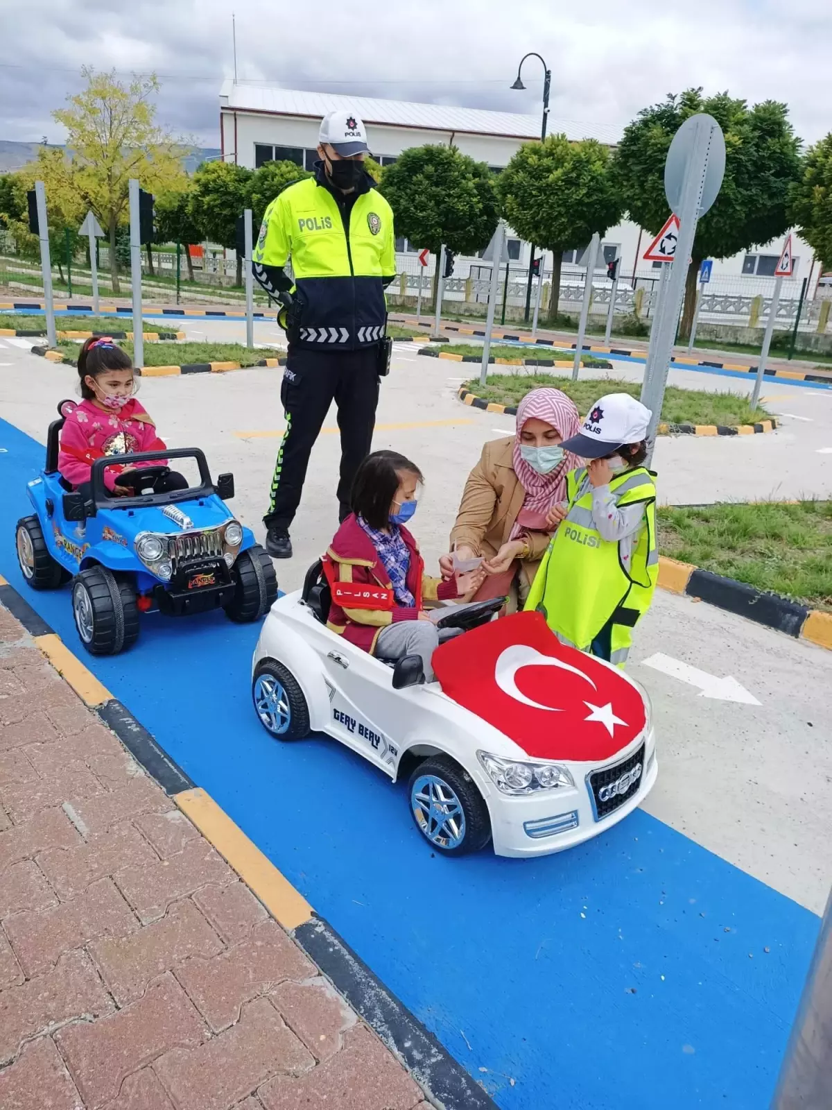 Tokat\'ta anaokulu öğrencilerine uygulamalı trafik eğitimi verildi