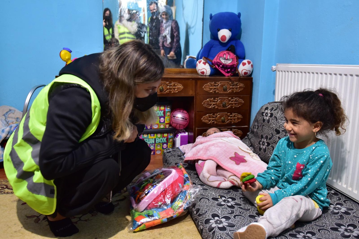 Tuzla Belediyesi Gönül Elleri Çarşısından Kastamonu\'daki anaokuluna kırtasiye desteği